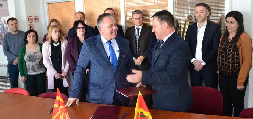 Донација на информатичка опрема од ДЗР за општина Македонски Брод