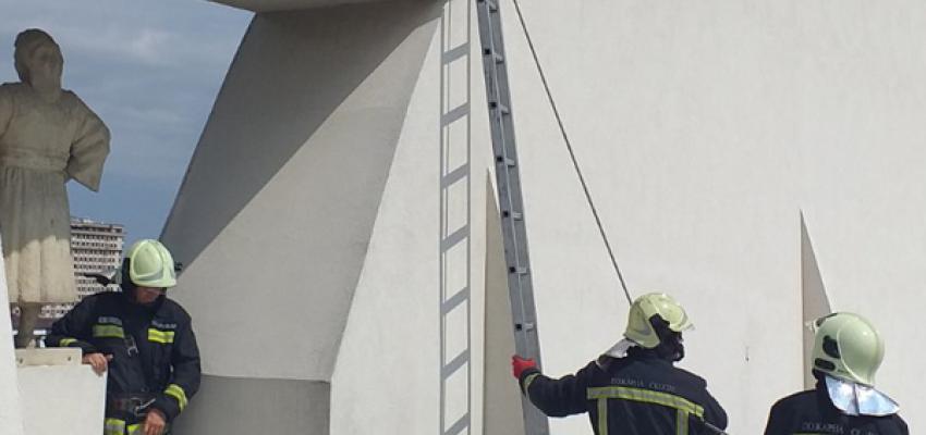 Пожарникарите во акција