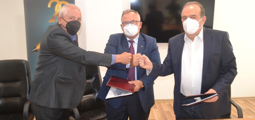 Тројцата потписници на Колективниот договор 