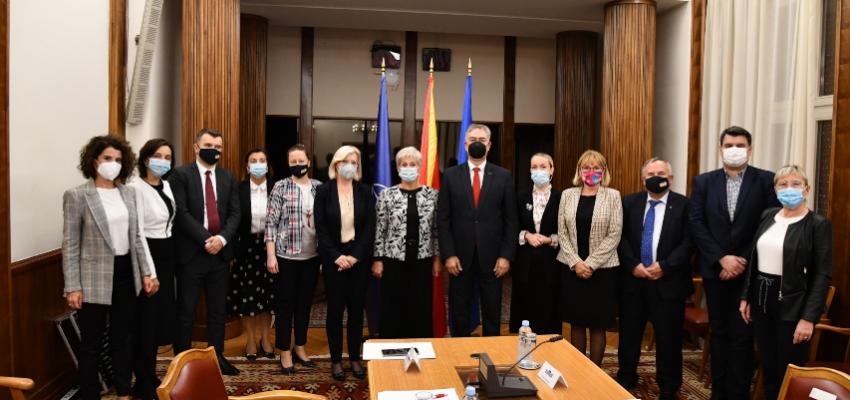 Заедничка фотографија на делегациите од Република Северна Македонија и Република Хрватска