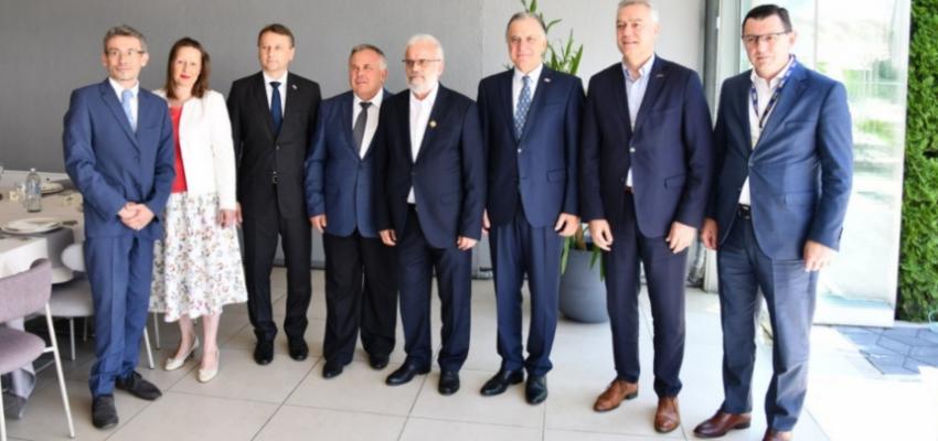 Заедничка фотографија на претставниците од Врховните ревизорски институции на Македонија и Хрватска и Собранието на РСМ