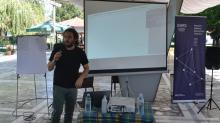 Предавачот Игор Мицевски во демонстрација на вежбите