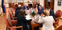 Средба во собранието 